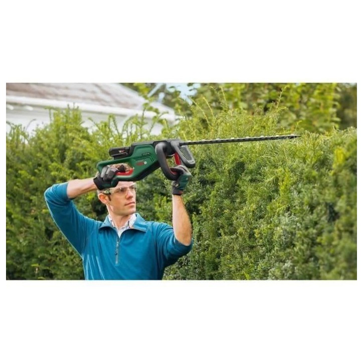 Taille-haies Bosch - UniversalHedgeCut 18V-55 (Longueur de la Lame 55 cm, livré dans une boîte en carton) + batteries chargeur Taille-haies Bosch - UniversalHedgeCut 18V-55 (Longueur de la Lame 55 cm, livré dans une boîte en carton) + batteries chargeur