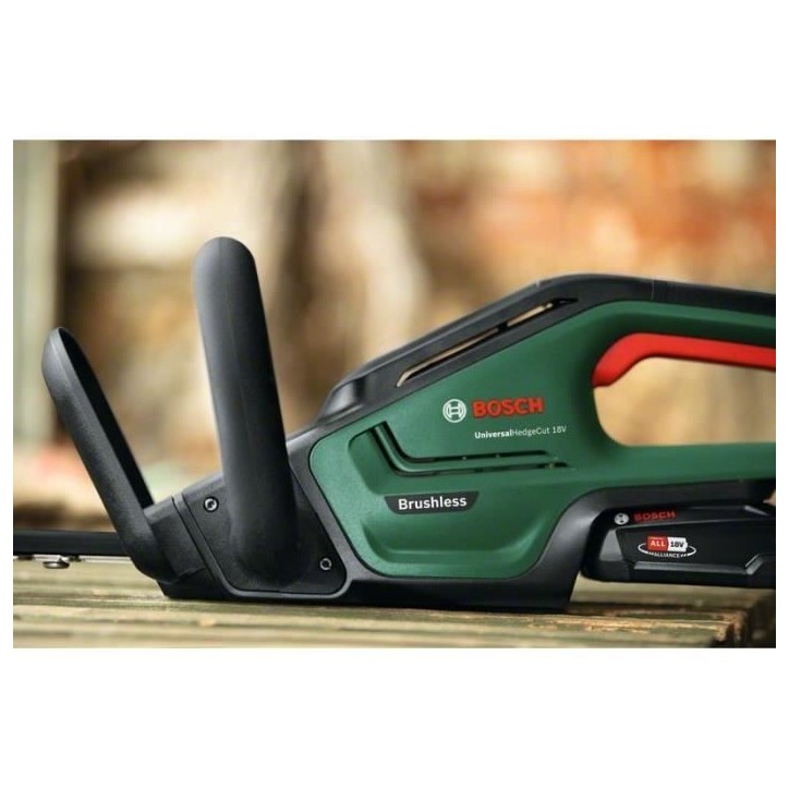 Taille-haies Bosch - UniversalHedgeCut 18V-55 (Longueur de la Lame 55 cm, livré dans une boîte en carton) + batteries chargeur Taille-haies Bosch - UniversalHedgeCut 18V-55 (Longueur de la Lame 55 cm, livré dans une boîte en carton) + batteries chargeur