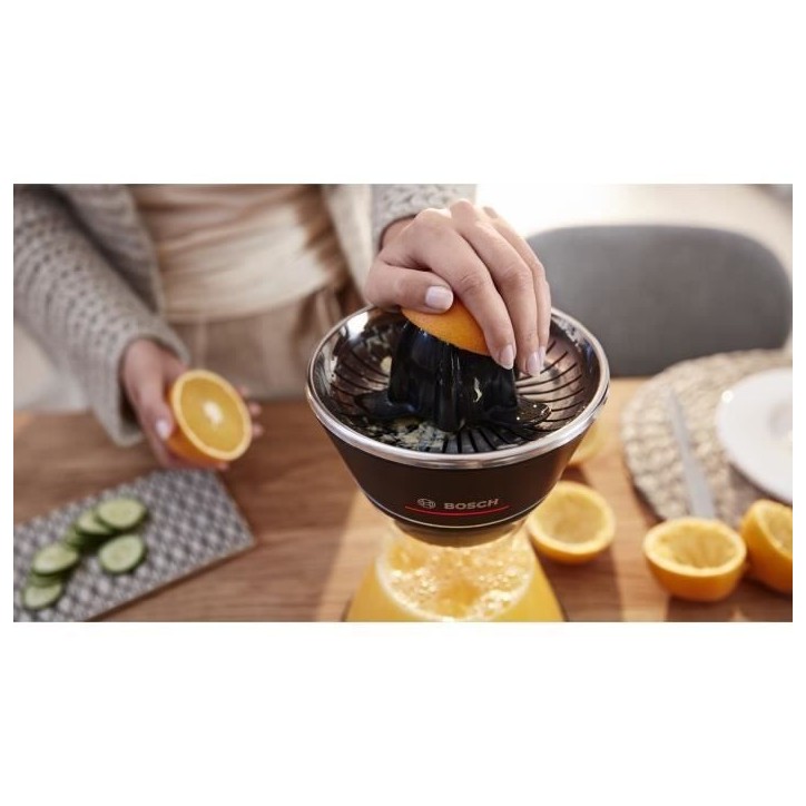 Presse-agrumes - BOSCH - MCP72GPB VitaStyle Citro - Noir / inox brossé - 40 W - LED - récipient verre 1 L - cône universel Presse-agrumes - BOSCH - MCP72GPB VitaStyle Citro - Noir / inox brossé - 40 W - LED - récipient verre 1 L - cône universel