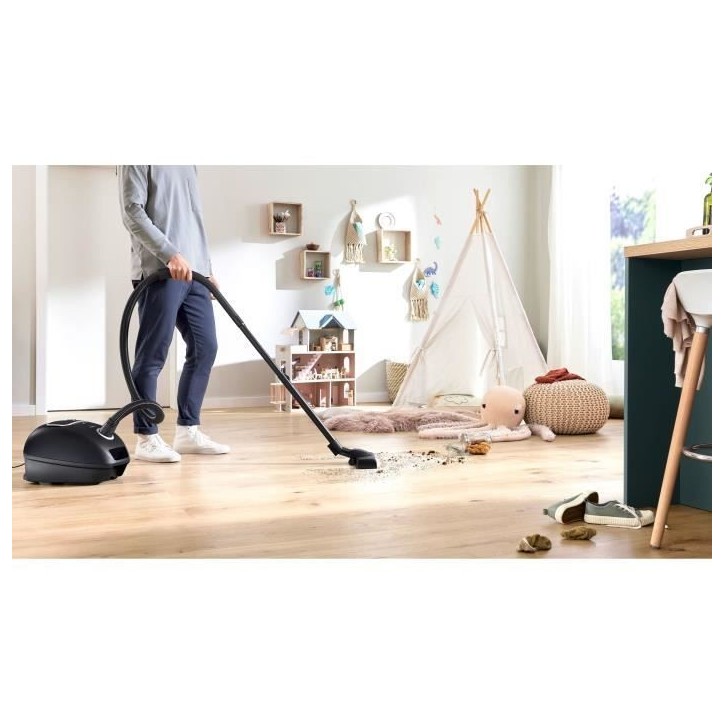 BOSCH Serie 4 BGB41BA1 - Aspirateur traineau sac - Rayon d'action 11 m - Capacité sac 4L - 75 dB - 700 W - Noir BOSCH Serie 4 BGB41BA1 - Aspirateur traineau sac - Rayon d'action 11 m - Capacité sac 4L - 75 dB - 700 W - Noir
