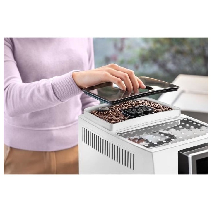 Espresso avec broyeur a grains - DELONGHI - Magnifica S ECAM22.110.W - 1,8 L - 250 g - 15 bar - 1450 W - Silver et noir Espresso avec broyeur a grains - DELONGHI - Magnifica S ECAM22.110.W - 1,8 L - 250 g - 15 bar - 1450 W - Silver et noir