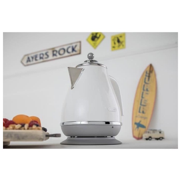Bouilloire DELONGHI ICONA CAPITALS - 1,7L - Acier inoxydable - Base amovible et pivotante 360° - Filtre anticalcaire - Blanc Bouilloire DELONGHI ICONA CAPITALS - 1,7L - Acier inoxydable - Base amovible et pivotante 360° - Filtre anticalcaire - Blanc