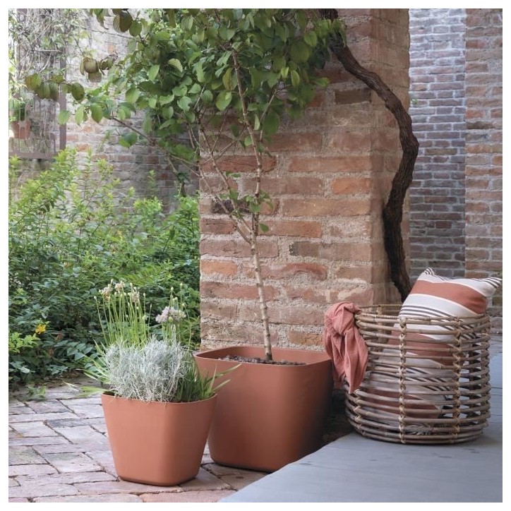 DEROMA Pot de fleurs carré Origin - 28 x 23,5 cm- 12 L - Terre cuite DEROMA Pot de fleurs carré Origin - 28 x 23,5 cm- 12 L - Terre cuite