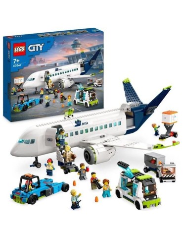 LEGO City 60367 L'Avion de Ligne, Jouet avec Bus de l'Aéroport, Remorqueur, Camion a Bagages et 9 Minifigurines