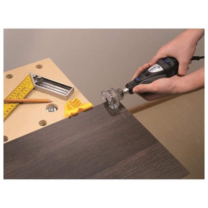 Adaptation Mini scie circulaire DREMEL 670 - Pour découper le bois avec précision Adaptation Mini scie circulaire DREMEL 670 - Pour découper le bois avec précision