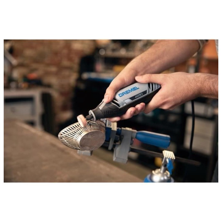 Outil rotatif multifonction DREMEL - filaire 4250-3/45 - 45 accessoires + 3 adaptations - F0134250JF Outil rotatif multifonction DREMEL - filaire 4250-3/45 - 45 accessoires + 3 adaptations - F0134250JF