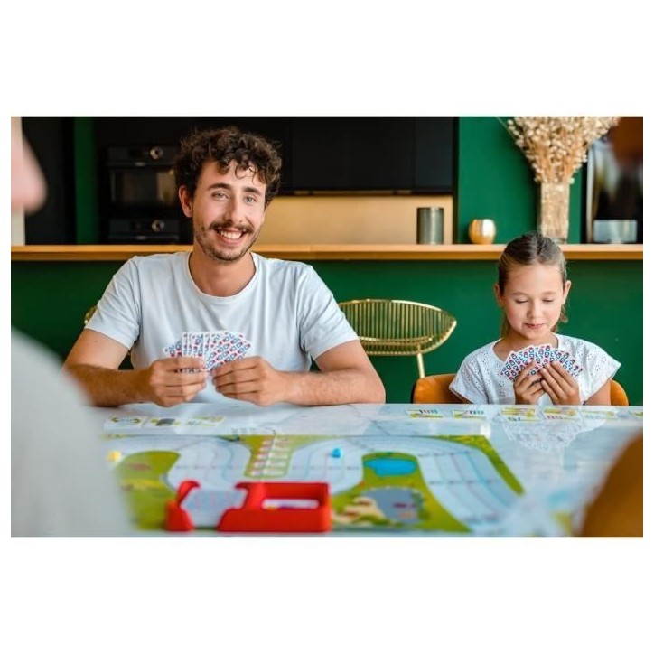 MILLE BORNES PLATEAU - GRAND CLASSIQUE - Jeu de plateau - DUJARDIN - Une édition familiale avec plateau 3D pour plus de fun ! MILLE BORNES PLATEAU - GRAND CLASSIQUE - Jeu de plateau - DUJARDIN - Une édition familiale avec plateau 3D pour plus de fun !