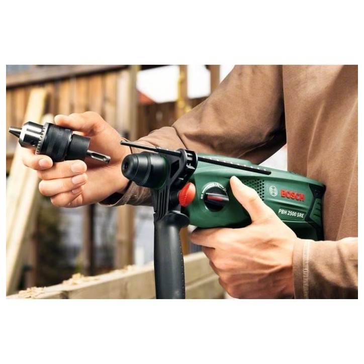 Perforateur Bosch - PBH 2500 SRE (600W, 1,9 J, 0 – 5.100 cps/min, Livré avec Accessoires et Coffret Plastique) Perforateur Bosch - PBH 2500 SRE (600W, 1,9 J, 0 – 5.100 cps/min, Livré avec Accessoires et Coffret Plastique)