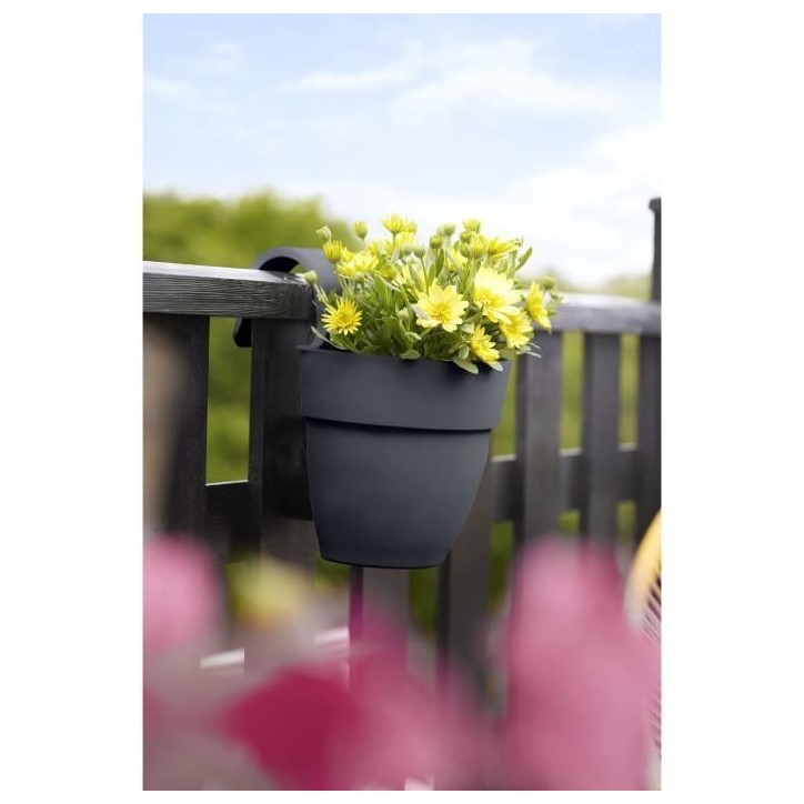 ELHO Pot de fleurs balcon Vibia Campana Easy Hanger Small - Anthracite - Balcon extérieur - L 24.1 x W 20.5 x H 26.5 cm ELHO Pot de fleurs balcon Vibia Campana Easy Hanger Small - Anthracite - Balcon extérieur - L 24.1 x W 20.5 x H 26.5 cm