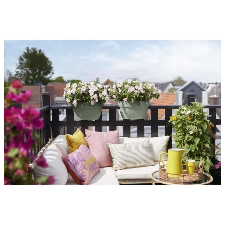 ELHO Pot de fleurs/Balconniere Vibia Campana Flower Bridge - Balcon extérieur - L 26 x W 39 x H 22 cm - Vert Pistache ELHO Pot de fleurs/Balconniere Vibia Campana Flower Bridge - Balcon extérieur - L 26 x W 39 x H 22 cm - Vert Pistache