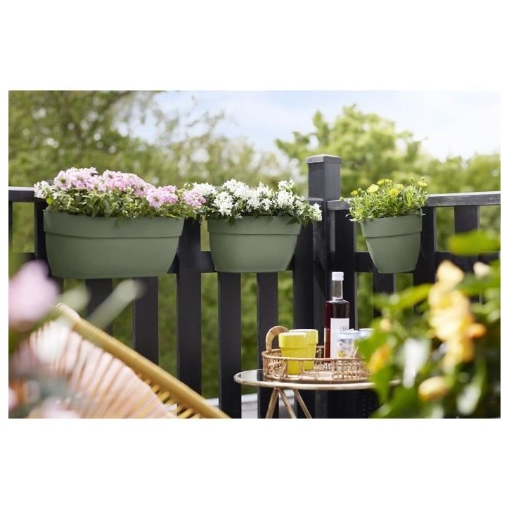 ELHO Pot de fleurs balcon Vibia Campana Easy Hanger Small - 24,1 x 20,5 x H26,5 cm - Vert Pistache - Balcon extérieur ELHO Pot de fleurs balcon Vibia Campana Easy Hanger Small - 24,1 x 20,5 x H26,5 cm - Vert Pistache - Balcon extérieur