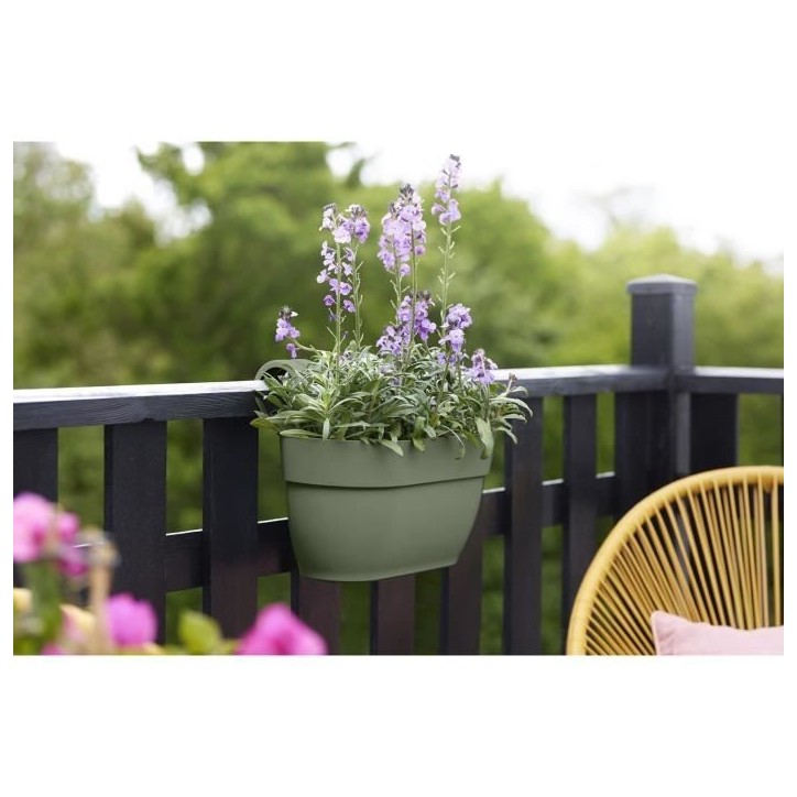 ELHO Balconniere Vibia Campana Easy Hanger Medium - L 24.1 x W 36 x H 26.5 cm - Vert Pistache - Avec réserve d'eau ELHO Balconniere Vibia Campana Easy Hanger Medium - L 24.1 x W 36 x H 26.5 cm - Vert Pistache - Avec réserve d'eau