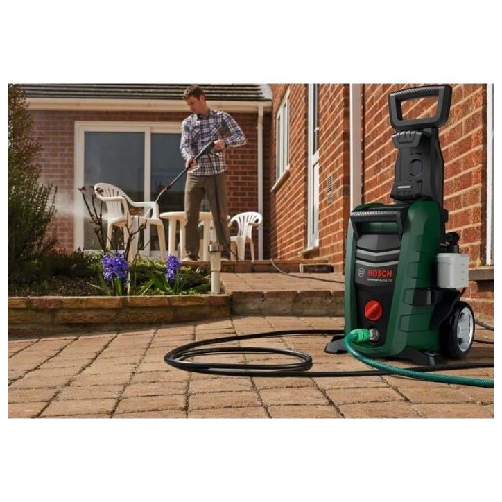 Kit de nettoyage voiture pour nettoyeurs haute pression BOSCH - Brosse de lavage, Tuyau haute pression, Buse a 90°, Chiffon Kit de nettoyage voiture pour nettoyeurs haute pression BOSCH - Brosse de lavage, Tuyau haute pression, Buse a 90°, Chiffon