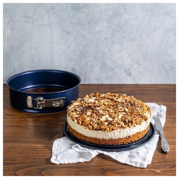 Moule a charniere et moule a savarin fond amovible - DR oeTKER - Back Liebe - 26 et 28 cm Moule a charniere et moule a savarin fond amovible - DR oeTKER - Back Liebe - 26 et 28 cm