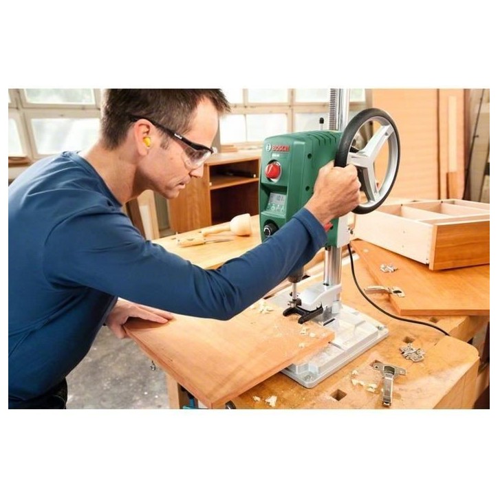 Perceuse a colonne Bosch - PBD 40 (710W, livré dans un carton avec 1 butée parallele et 1 pince a serrage rapide) Perceuse a colonne Bosch - PBD 40 (710W, livré dans un carton avec 1 butée parallele et 1 pince a serrage rapide)