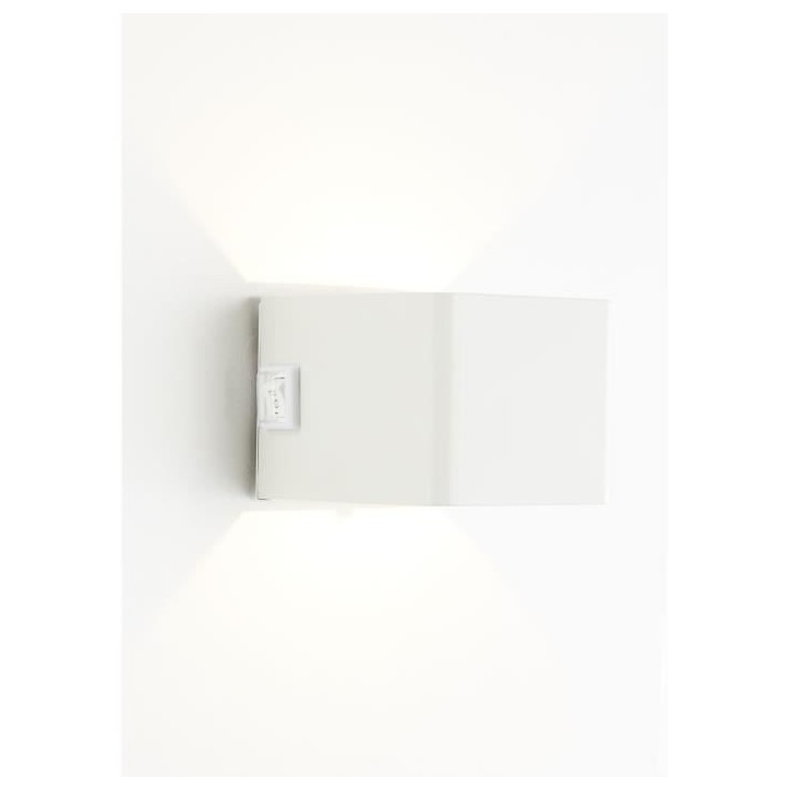 Applique magnétique d'extérieur - ISEO - BRILLIANT - Rechargeable - Blanc - LED - Détecteur - 4W - 300lm - 3000K - USB Applique magnétique d'extérieur - ISEO - BRILLIANT - Rechargeable - Blanc - LED - Détecteur - 4W - 300lm - 3000K - USB