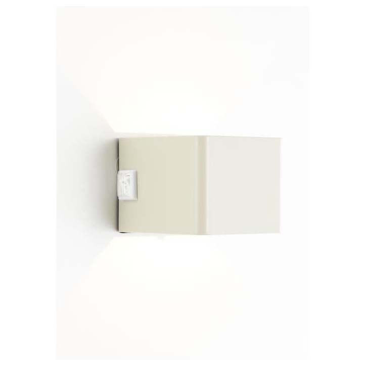 Applique magnétique d'extérieur - ISEO - BRILLIANT - Rechargeable - Creme - LED - Détecteur - 4W - 300lm - 3000K - USB Applique magnétique d'extérieur - ISEO - BRILLIANT - Rechargeable - Creme - LED - Détecteur - 4W - 300lm - 3000K - USB