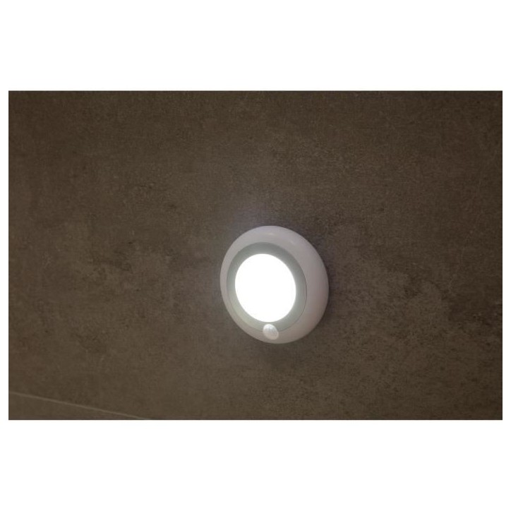 Lot de 2 lampes LED de dressing - GAO - 80 lumens, capteur PIR, piles AAA Lot de 2 lampes LED de dressing - GAO - 80 lumens, capteur PIR, piles AAA