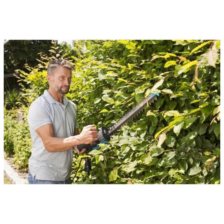Taille-haies électrique GARDENA - EasyCut 420/45 - 420W - 45 cm - Poignée ErgoLine - Butée de protection Taille-haies électrique GARDENA - EasyCut 420/45 - 420W - 45 cm - Poignée ErgoLine - Butée de protection