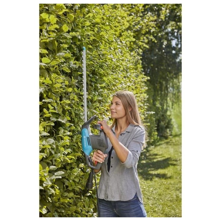 Taille-haies électrique GARDENA - EasyCut 420/45 - 420W - 45 cm - Poignée ErgoLine - Butée de protection Taille-haies électrique GARDENA - EasyCut 420/45 - 420W - 45 cm - Poignée ErgoLine - Butée de protection