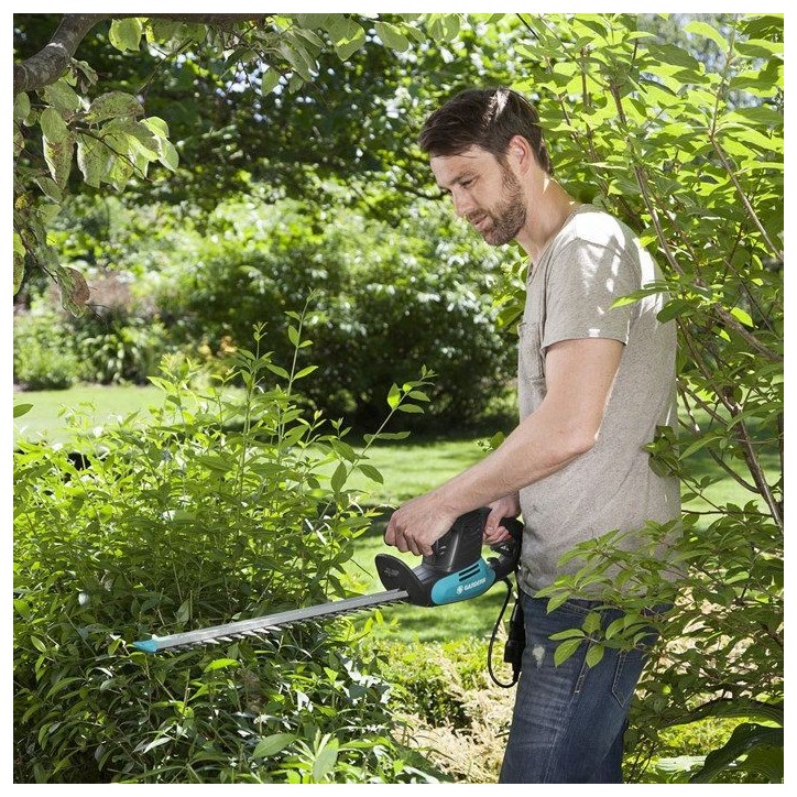 Taille-haies électrique - GARDENA - EasyCut 450/50 - 450W - 50 cm - Poignée ErgoLine - Butée de protection Taille-haies électrique - GARDENA - EasyCut 450/50 - 450W - 50 cm - Poignée ErgoLine - Butée de protection