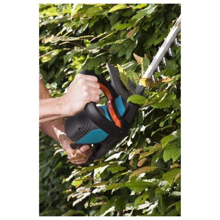 Taille-haies électrique GARDENA - ComfortCut 600/55 - 600W - 55 cm - Poignée ErgoLine - Butée de protection Taille-haies électrique GARDENA - ComfortCut 600/55 - 600W - 55 cm - Poignée ErgoLine - Butée de protection