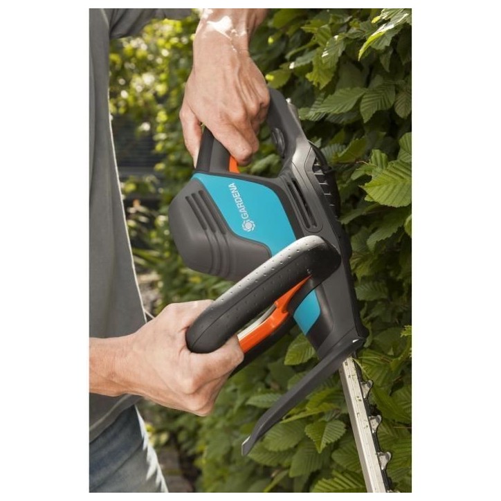 Taille-haies électrique GARDENA - ComfortCut 600/55 - 600W - 55 cm - Poignée ErgoLine - Butée de protection Taille-haies électrique GARDENA - ComfortCut 600/55 - 600W - 55 cm - Poignée ErgoLine - Butée de protection