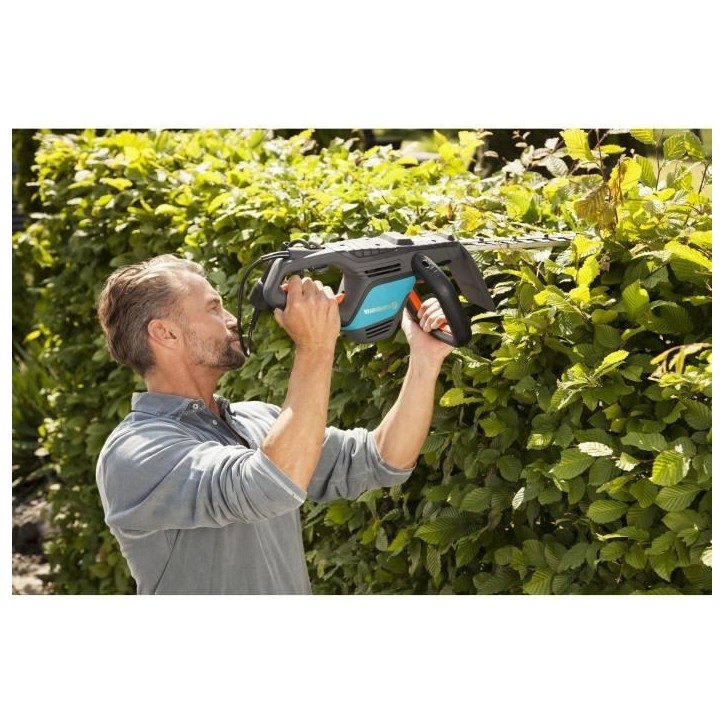 Taille-haies électrique GARDENA - ComfortCut 600/55 - 600W - 55 cm - Poignée ErgoLine - Butée de protection Taille-haies électrique GARDENA - ComfortCut 600/55 - 600W - 55 cm - Poignée ErgoLine - Butée de protection