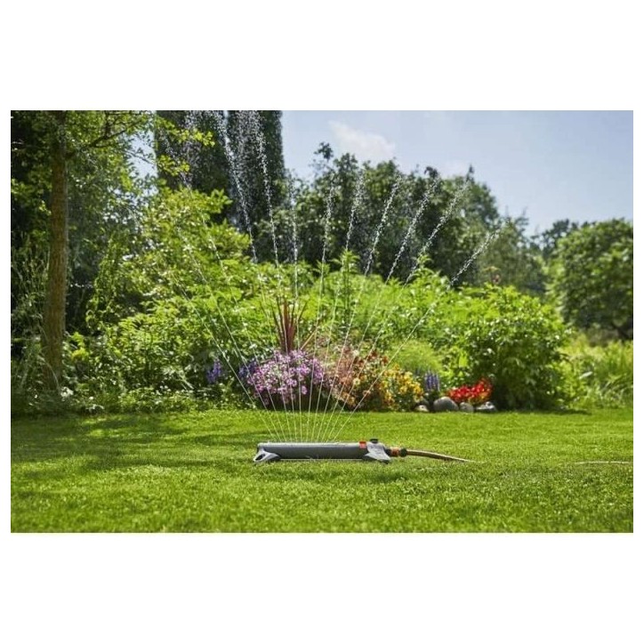 Arroseur oscillant AquaZoom S - GARDENA - Surface 150m² - Portée 15m max - Résistant UV et gel - Garantie 5 ans Arroseur oscillant AquaZoom S - GARDENA - Surface 150m² - Portée 15m max - Résistant UV et gel - Garantie 5 ans