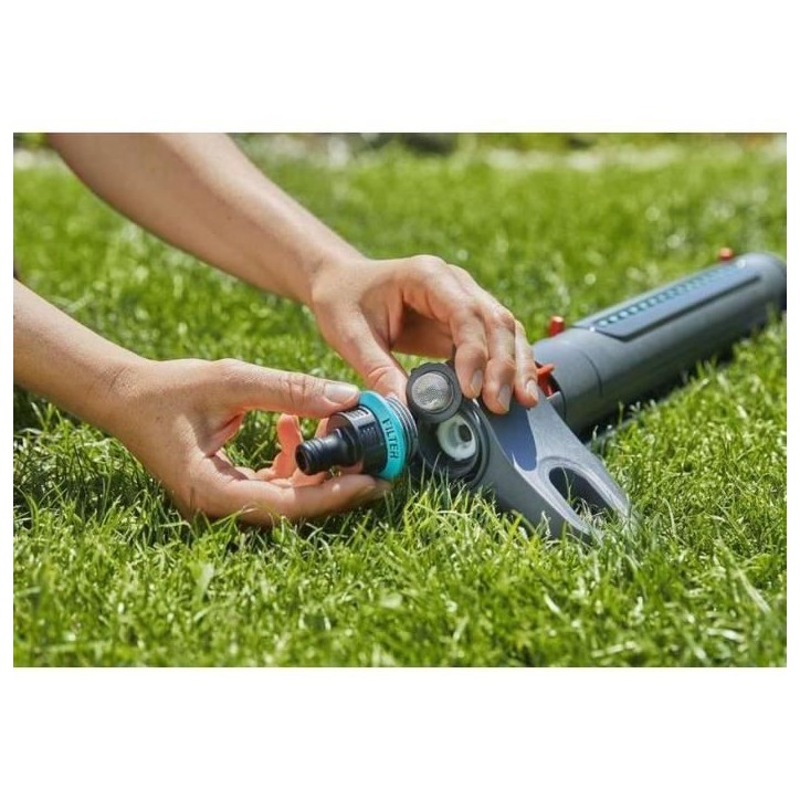 Arroseur oscillant AquaZoom S - GARDENA - Surface 150m² - Portée 15m max - Résistant UV et gel - Garantie 5 ans Arroseur oscillant AquaZoom S - GARDENA - Surface 150m² - Portée 15m max - Résistant UV et gel - Garantie 5 ans