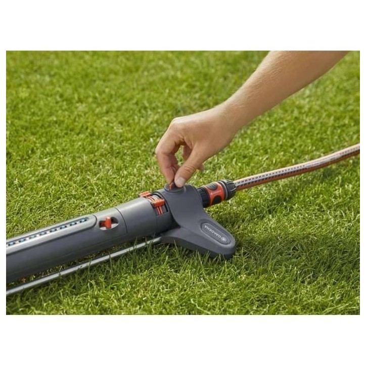 Arroseur oscillant GARDENA AquaZoom L - Surface 350m² - Portée 21m - Résistant UV et gel - Garantie 5 ans Arroseur oscillant GARDENA AquaZoom L - Surface 350m² - Portée 21m - Résistant UV et gel - Garantie 5 ans