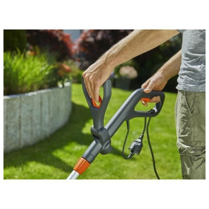 Coupe-bordure électrique - GARDENA - EasyCut 450/25 - 450W - 28 cm - Manche télescopique inclinable Coupe-bordure électrique - GARDENA - EasyCut 450/25 - 450W - 28 cm - Manche télescopique inclinable