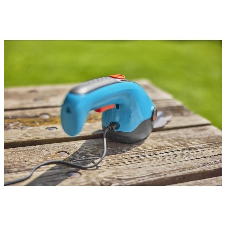 Cisaille a gazon ClassicCut Li - GARDENA - Manche télescopique - Roues - 3,6V/2,5 Ah