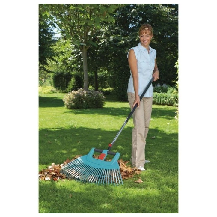 Balai a gazon 2 en 1 XXL Combisystem GARDENA - Plastique renforcé - 77cm - 32 dents - Garantie 25 ans Balai a gazon 2 en 1 XXL Combisystem GARDENA - Plastique renforcé - 77cm - 32 dents - Garantie 25 ans