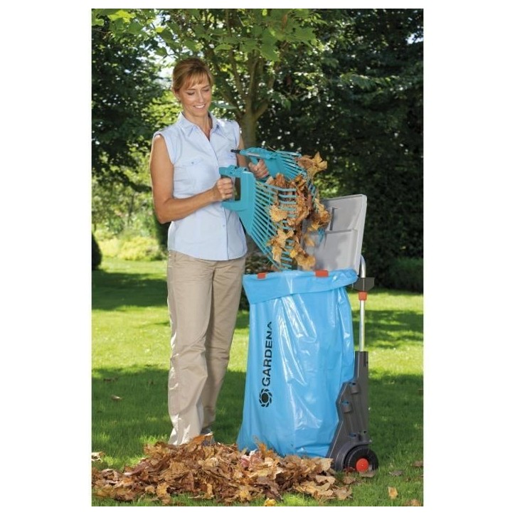Balai a gazon 2 en 1 XXL Combisystem GARDENA - Plastique renforcé - 77cm - 32 dents - Garantie 25 ans Balai a gazon 2 en 1 XXL Combisystem GARDENA - Plastique renforcé - 77cm - 32 dents - Garantie 25 ans