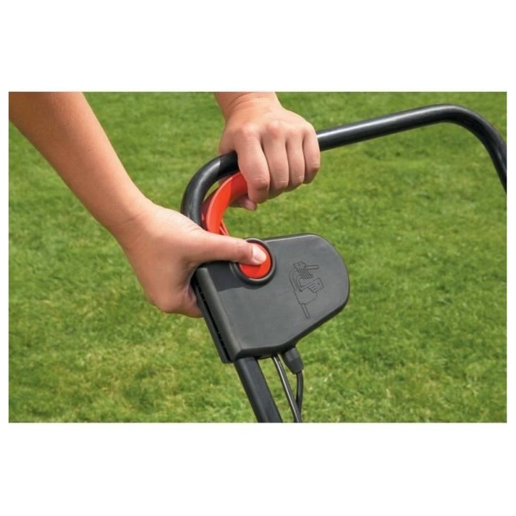 Aérateur-démousseur filaire - BLACK+DECKER - GD300-QS - 600W - 30cm Aérateur-démousseur filaire - BLACK+DECKER - GD300-QS - 600W - 30cm