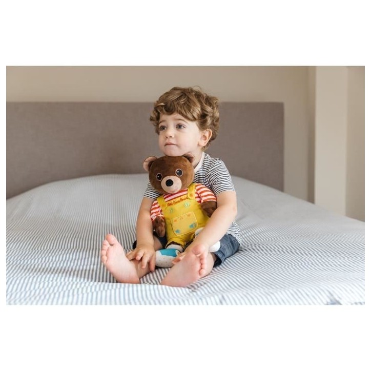 Gipsy Toys - Petit Ours Brun – Peluche Musicale Qui Parle Conteur d'Histoires - 28 cm – Marron Jaune Rouge Gipsy Toys - Petit Ours Brun – Peluche Musicale Qui Parle Conteur d'Histoires - 28 cm – Marron Jaune Rouge