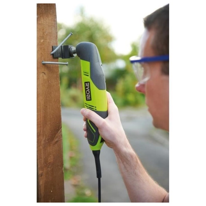 RYOBI - Multitool 200W - 10 000-20 000 osc/min - oscillation 3° - Livré en sac avec 2 lames, 1 plateau ponçage & abrasifs - R RYOBI - Multitool 200W - 10 000-20 000 osc/min - oscillation 3° - Livré en sac avec 2 lames, 1 plateau ponçage & abrasifs - R