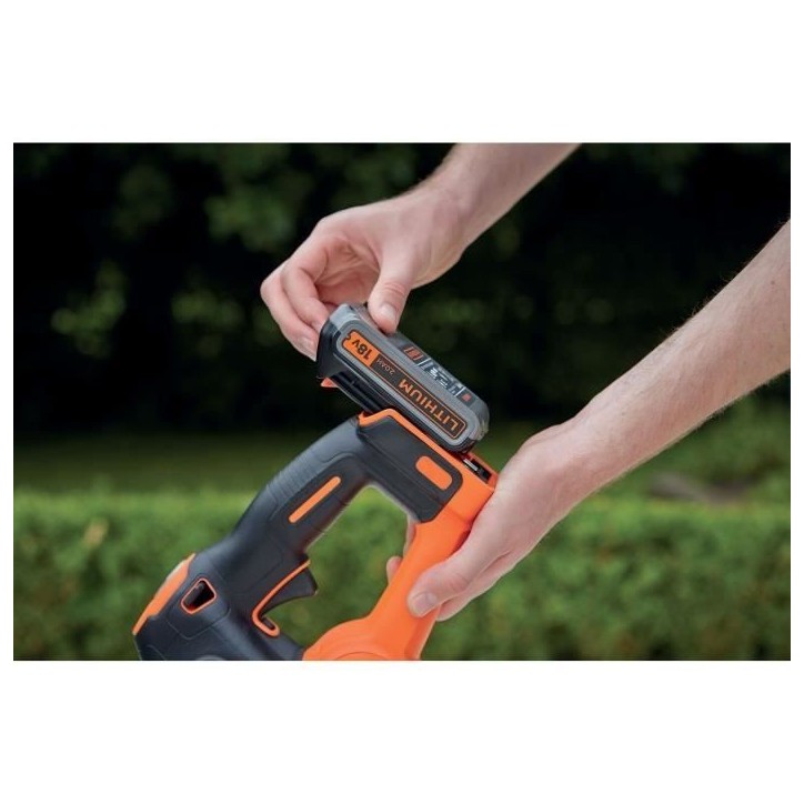 Taille-haies électrique sans fil - BLACK&DECKER - GTC18452PCB-XJ - 18V - Lame 45cm - Sans batterie Taille-haies électrique sans fil - BLACK&DECKER - GTC18452PCB-XJ - 18V - Lame 45cm - Sans batterie