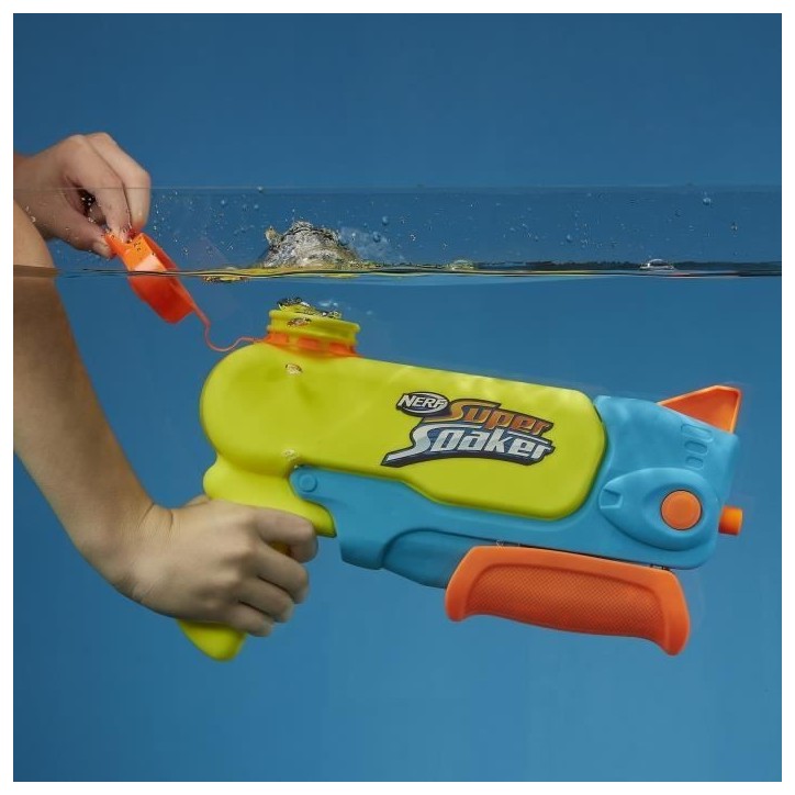 Nerf Super Soaker Wave Spray, pistolet a eau, la buse rotative crée des jets ondulés, jouet d'eau d'extérieur, des 6 ans