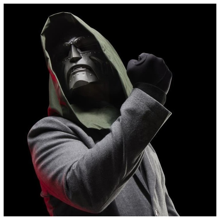 Casque premium de Doctor Doom, article de cosplay, pour adultes, Marvel Legends Series, Des 14 ans Casque premium de Doctor Doom, article de cosplay, pour adultes, Marvel Legends Series, Des 14 ans