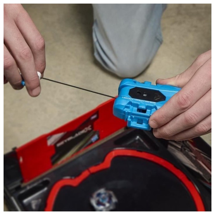 Beyblade X pack Cobalt Dragoon 2-60C avec lanceur a corde deluxe, toupie a rotation gauche, des 8 ans Beyblade X pack Cobalt Dragoon 2-60C avec lanceur a corde deluxe, toupie a rotation gauche, des 8 ans