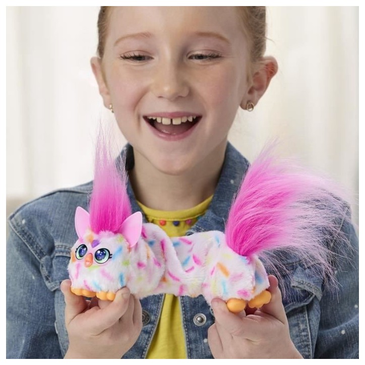 Furby DJ Furblets Berry-Cup-Cake, Mini peluche électronique, jouet pour enfant, 45 sons et musiques, des 6 ans Furby DJ Furblets Berry-Cup-Cake, Mini peluche électronique, jouet pour enfant, 45 sons et musiques, des 6 ans