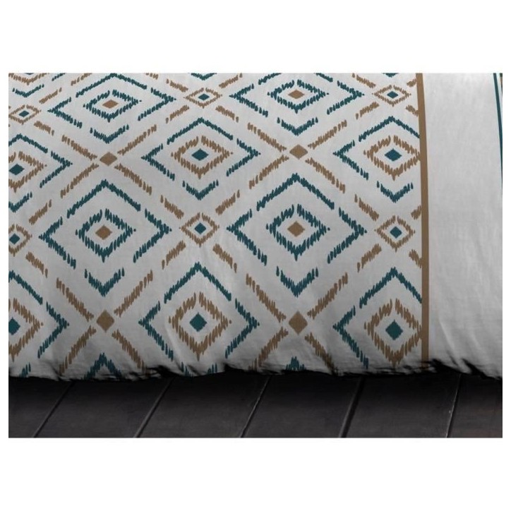 Parure de couette microfibre Ethno - 1 housse de couette 240x260 cm + 2 taies d'oreiller 63x63 cm - Bleu Canard - HOME LINGE Parure de couette microfibre Ethno - 1 housse de couette 240x260 cm + 2 taies d'oreiller 63x63 cm - Bleu Canard - HOME LINGE