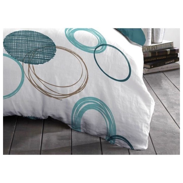 Parure de couette HOME LINGE PASSION Audace - couette 220 x 240 cm + 2 taies d'oreiller 63x63 cm - Bleu canard Parure de couette HOME LINGE PASSION Audace - couette 220 x 240 cm + 2 taies d'oreiller 63x63 cm - Bleu canard