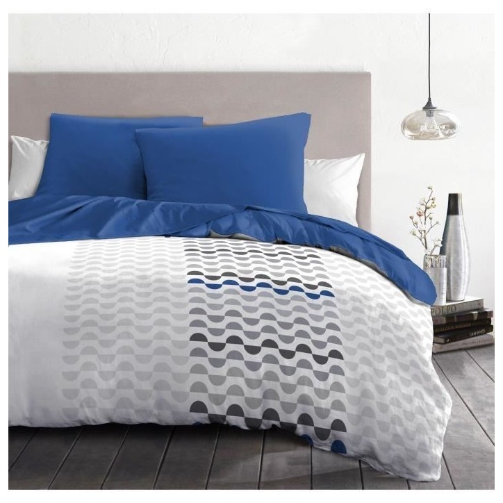Parure de couette microfibre AMBROISIE - 1 housse de couette 220 x 240 cm + 2 taies d'oreiller 63 x 63 cm - Bleu Parure de couette microfibre AMBROISIE - 1 housse de couette 220 x 240 cm + 2 taies d'oreiller 63 x 63 cm - Bleu