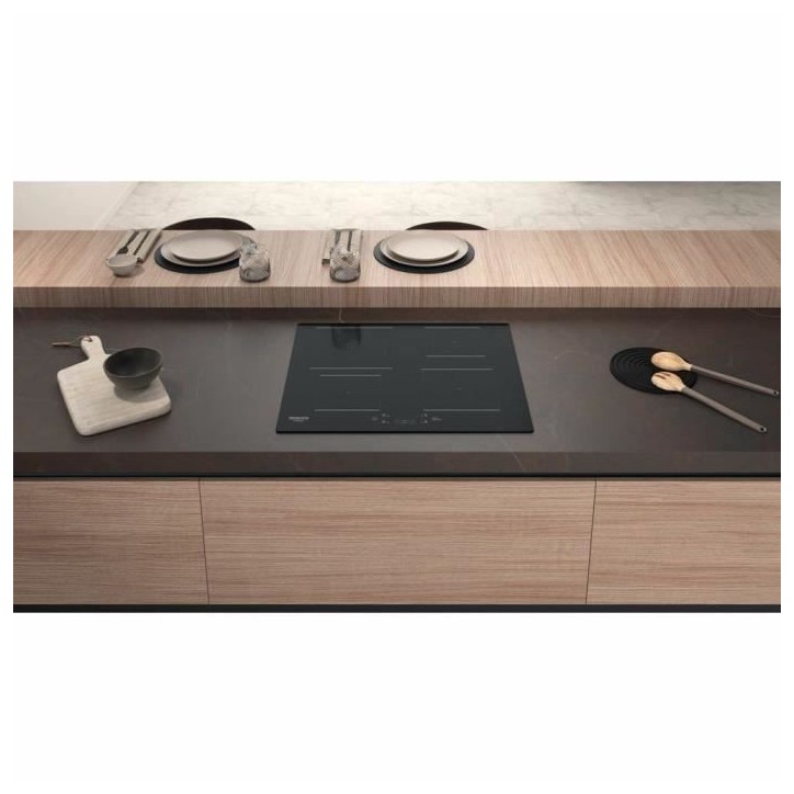 Table de cuisson induction - HOTPOINT - 4 foyers - L60 cm - HQ5660SNE - 7200 W - Revetement verre noir Table de cuisson induction - HOTPOINT - 4 foyers - L60 cm - HQ5660SNE - 7200 W - Revetement verre noir