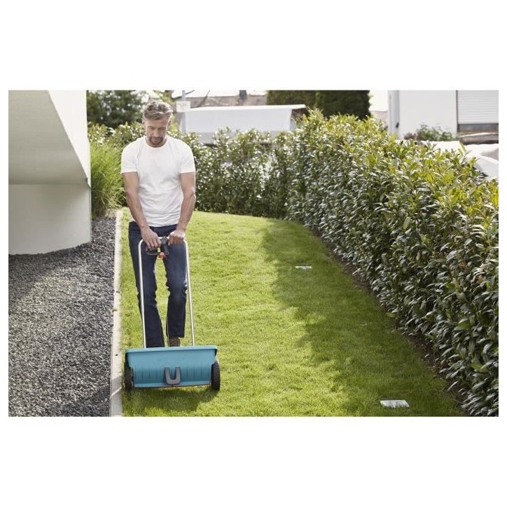 GARDENA Epandeur a engrais L sur roues – Capacité 12,5 L – Surface 400m² max – Largeur d'épandage 0.45m (432-20) GARDENA Epandeur a engrais L sur roues – Capacité 12,5 L – Surface 400m² max – Largeur d'épandage 0.45m (432-20)