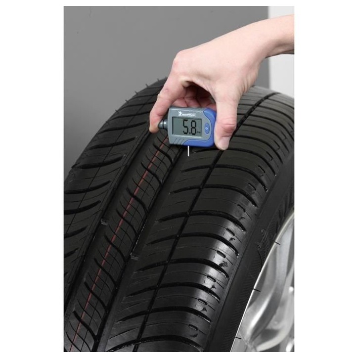 Contrôleur de pression et d'usure des pneus - MICHELIN - de 0.35 bars a 7 bars, précision 0.05 bars Contrôleur de pression et d'usure des pneus - MICHELIN - de 0.35 bars a 7 bars, précision 0.05 bars