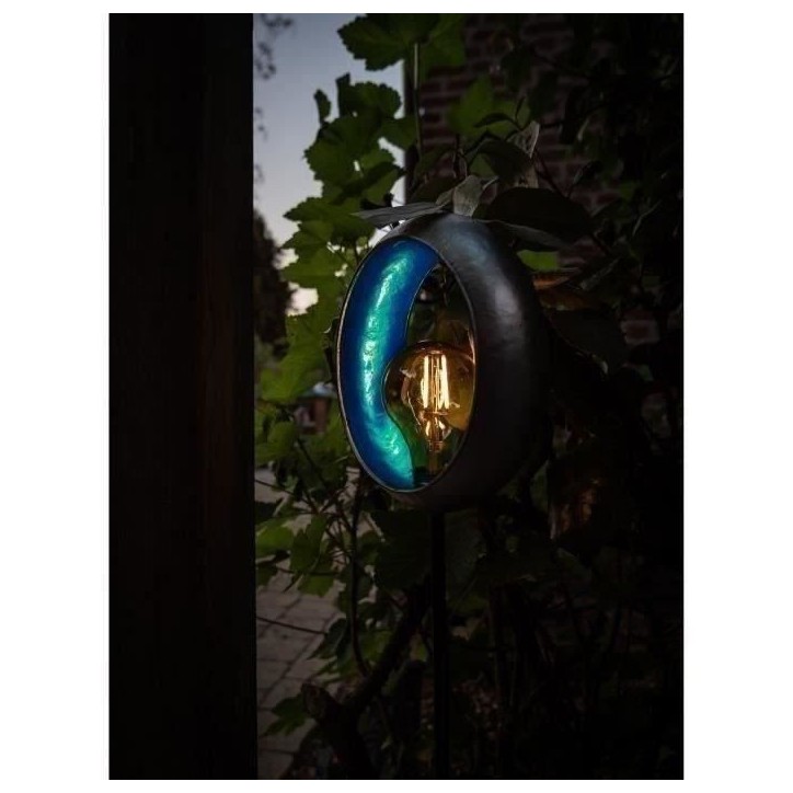 Lanterne solaire - GARDEN ID Lagune - Ø16 h80 cm - Autonomie 6-8h - Bouton on/off - Pile AAA rechargeable. Lanterne solaire - GARDEN ID Lagune - Ø16 h80 cm - Autonomie 6-8h - Bouton on/off - Pile AAA rechargeable.